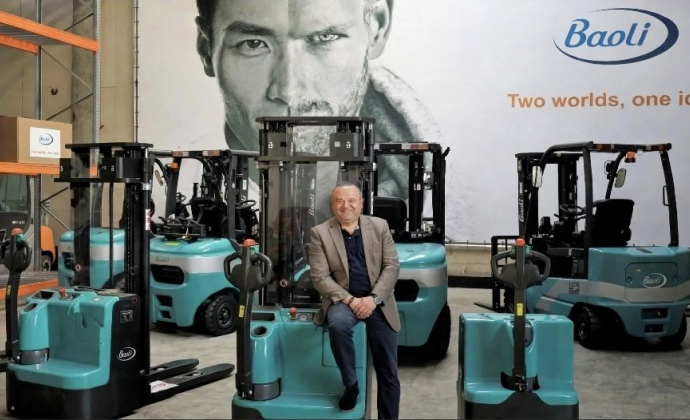 En J. Forklift Elevación, S.L. Tenemos Máquinas en STOCK para ENTREGA INMEDIATA - Imagen